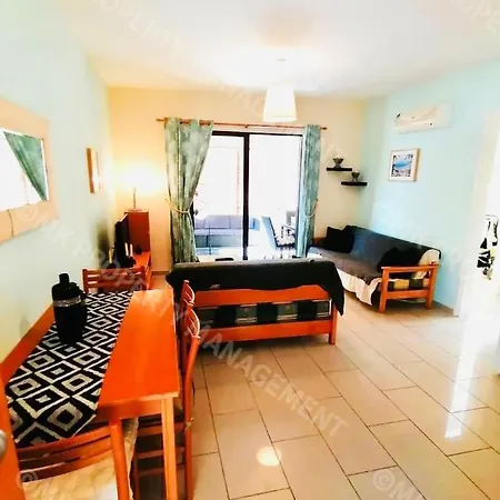 Oroklini Hills Apartman *